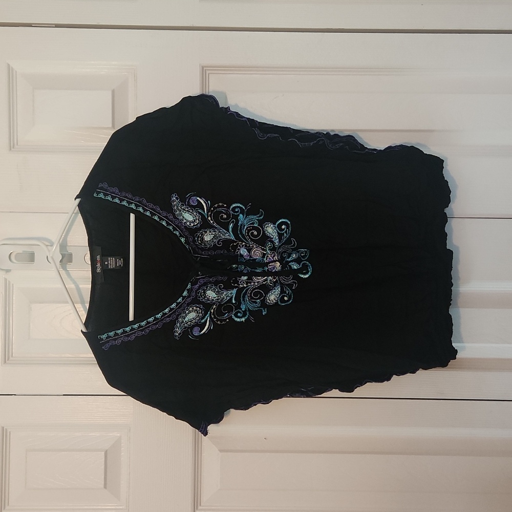 🪩 2/$15 // STYLE & CO: Black Embroidered Blouse